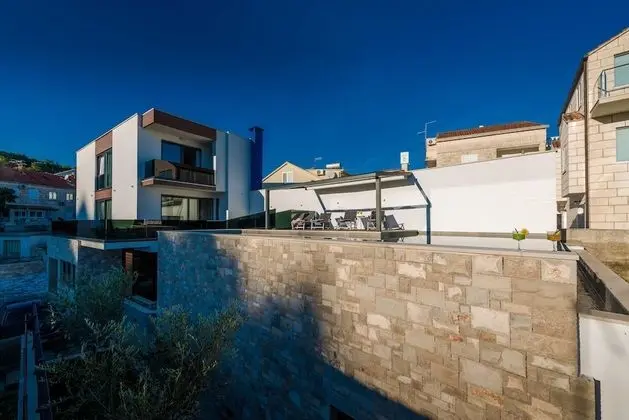 Villa (Five Bedroom villa with Pool)