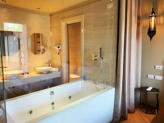 Superior Tek Büyük Yataklı Oda, Jakuzi