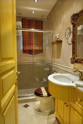 Büyük Yataklı Tek Kişilik Oda
