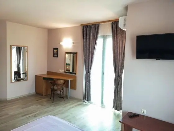 Standard Tek Büyük veya İki Ayrı Yataklı Oda, Sigara İçilmez