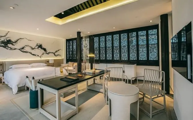 Exclusive Tek Büyük Yataklı Oda