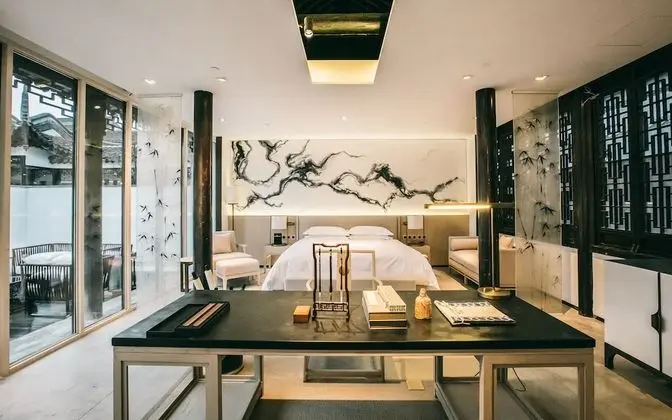 Exclusive Tek Büyük Yataklı Oda