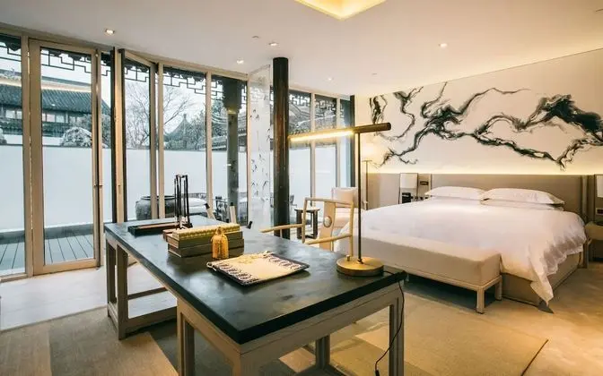 Exclusive Tek Büyük Yataklı Oda