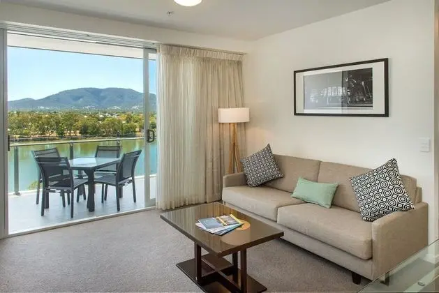 Deluxe Apart Daire, Nehir Manzaralı