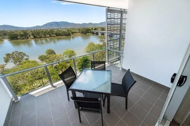 Deluxe Apart Daire, Nehir Manzaralı