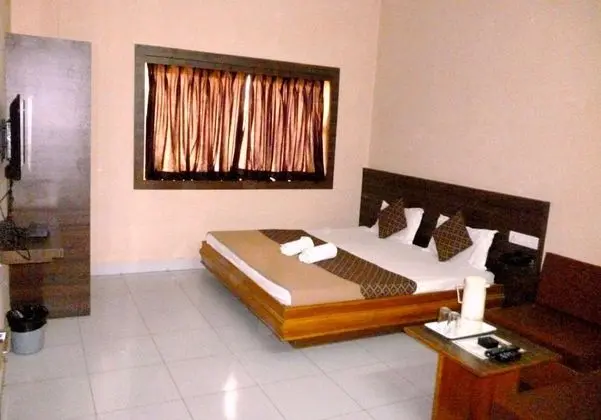 Deluxe Non AC