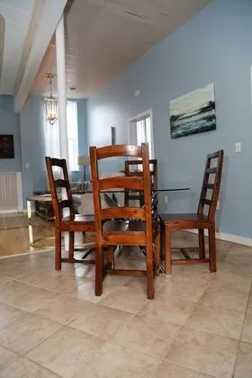 Premium 2 Queen with Kitchen/Patio