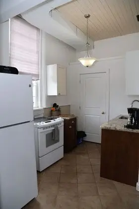 Premium 2 Queen with Kitchen/Patio