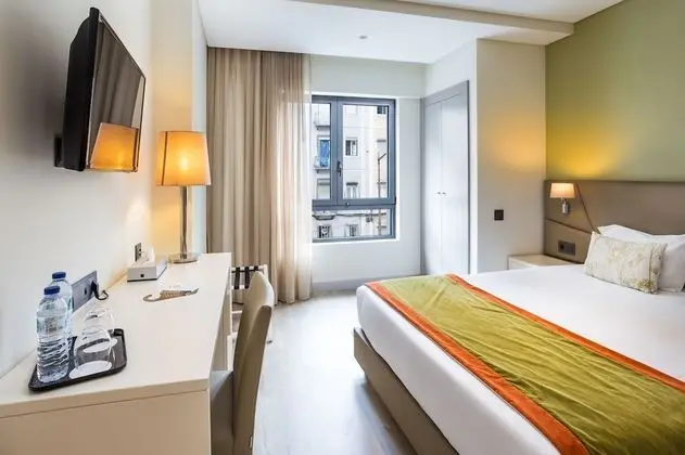 Standard Tek Büyük Yataklı Oda