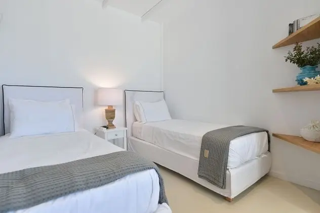 Villa Ambassador, 4 Bedrooms (with Guesthouse)