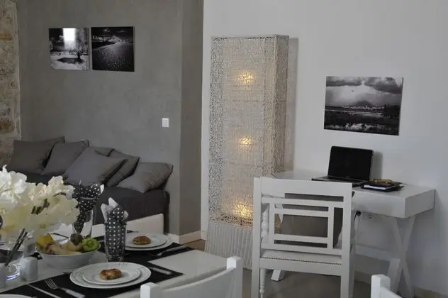 Villa Ambassador, 4 Bedrooms (with Guesthouse)