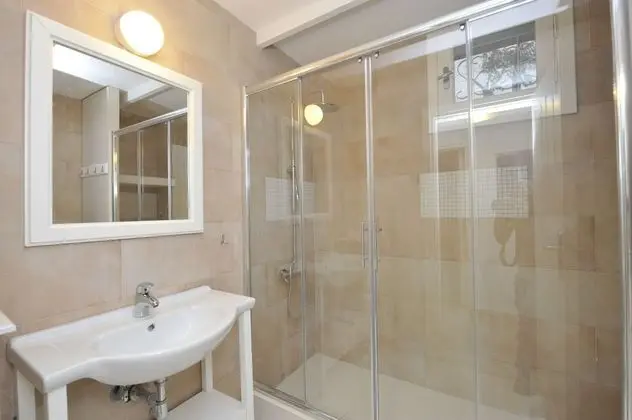 Villa Ambassador, 4 Bedrooms (with Guesthouse)