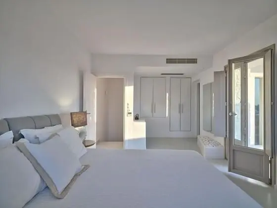 Villa Ambassador, 4 Bedrooms (with Guesthouse)