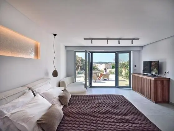 Villa Ambassador, 4 Bedrooms (with Guesthouse)
