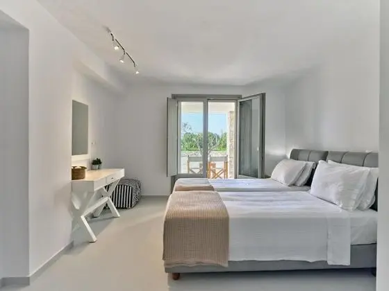 Villa Ambassador, 4 Bedrooms (with Guesthouse)