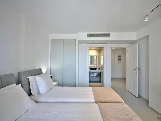 Villa Ambassador, 4 Bedrooms (with Guesthouse)