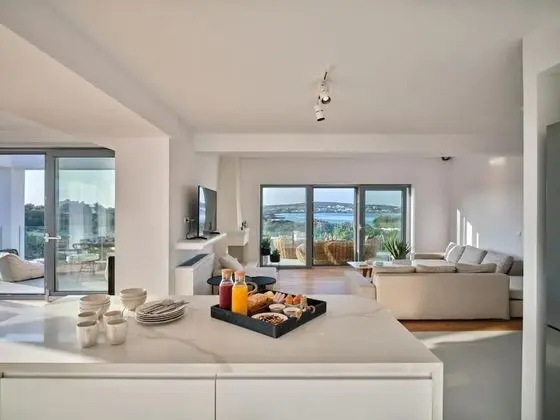 Villa Ambassador, 4 Bedrooms (with Guesthouse)
