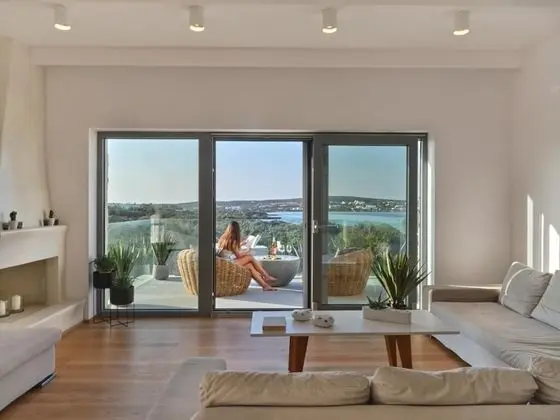 Villa Ambassador, 4 Bedrooms (with Guesthouse)