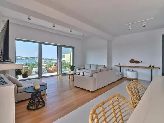 Villa Ambassador, 4 Bedrooms (with Guesthouse)