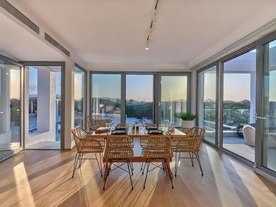 Villa Ambassador, 4 Bedrooms (with Guesthouse)