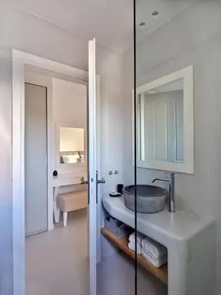 Villa Ambassador, 4 Bedrooms (with Guesthouse)