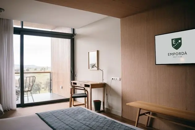 Superior Tek Büyük Yataklı Oda, Teras, Golf Manzaralı