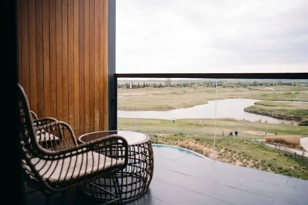 Superior Tek Büyük Yataklı Oda, Teras, Golf Manzaralı