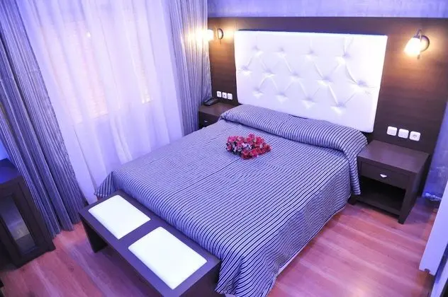 Üç Kişilik Oda