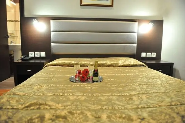 Üç Kişilik Oda