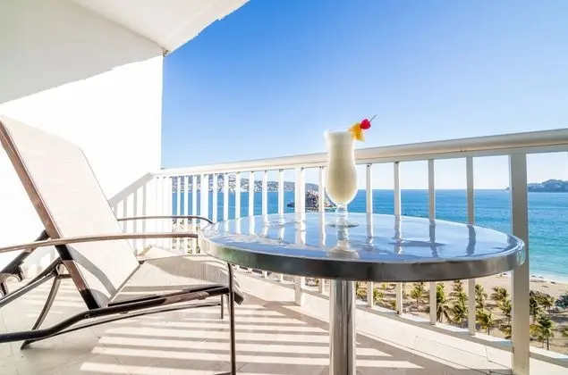 Superior Queen with ocean view
