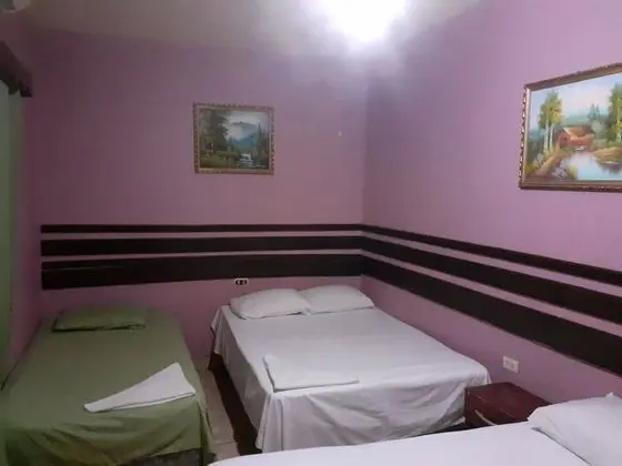 Üç Kişilik Oda (2 Camas matrimonial y 1 individual)