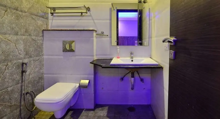 Deluxe Tek Büyük Yataklı Oda, Sigara İçilebilir