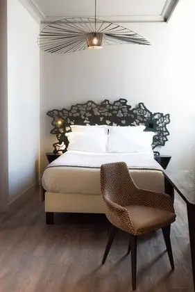 Tek Büyük veya İki Ayrı Yataklı Oda (Parenthese)