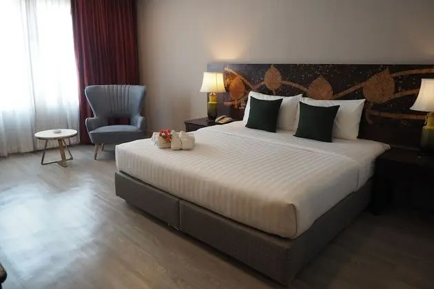 Deluxe Empress King Room