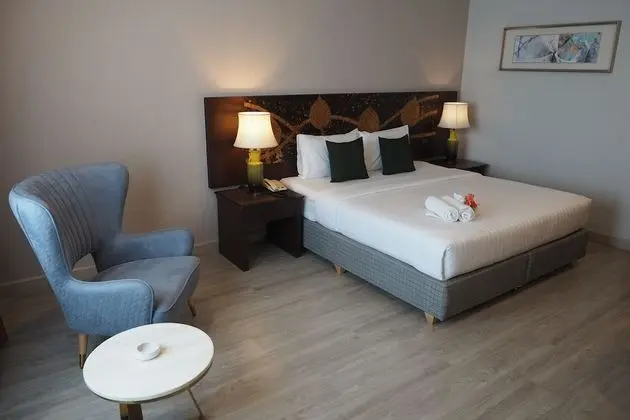 Deluxe Empress King Room