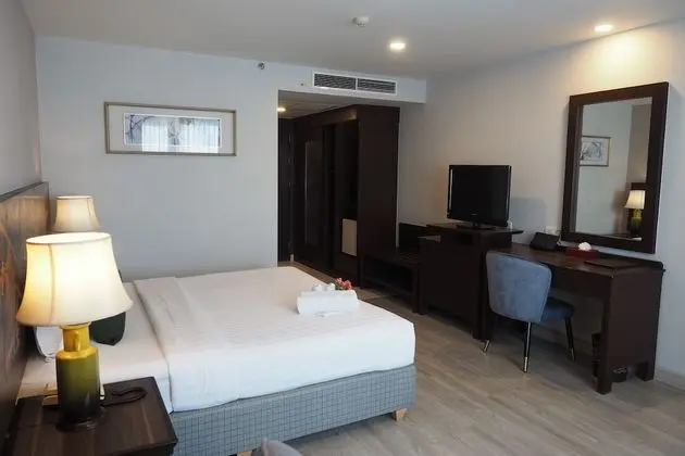 Deluxe Empress King Room