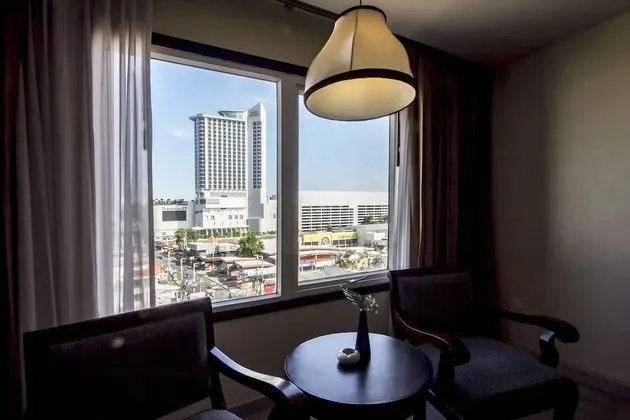 Deluxe Empress King Room