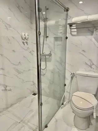 Deluxe Empress King Room