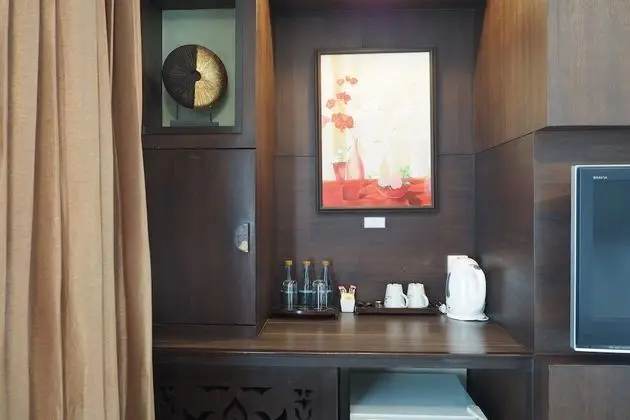 Empress Corner
