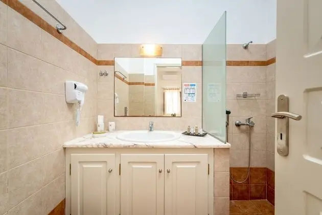 Family Oda, Avlu Manzaralı, Zemin Kat (Inland View 4 pax)