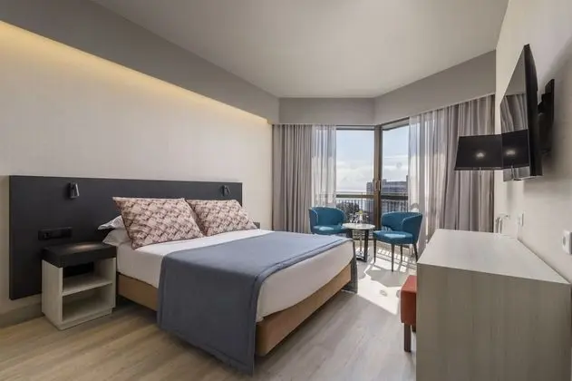 Tek Büyük veya İki Ayrı Yataklı Oda, Deniz Manzaralı