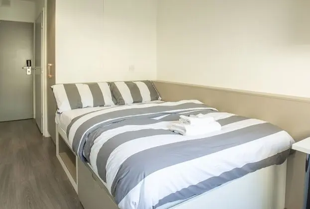 Classic Tek Büyük Yataklı Oda