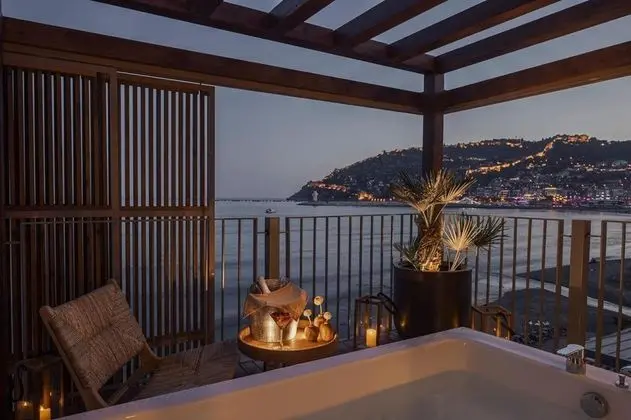 King Suite, Deniz Manzaralı, Balkonlu