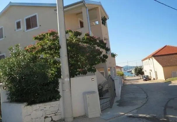 Apart Daire (Ena - near marina "Kornati" - A1(4))