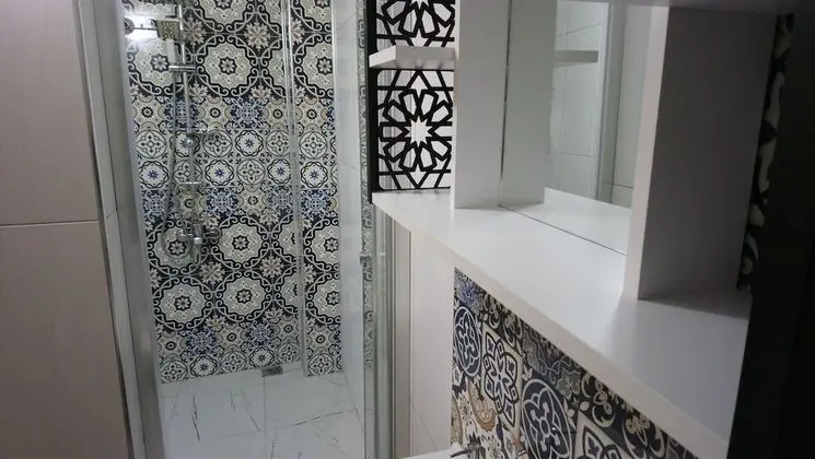 Bathroom shower