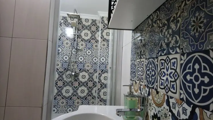 Bathroom shower