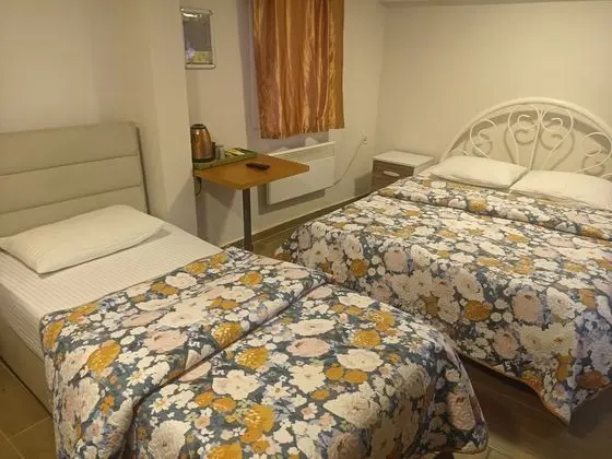 Family Oda, Avlu Manzaralı