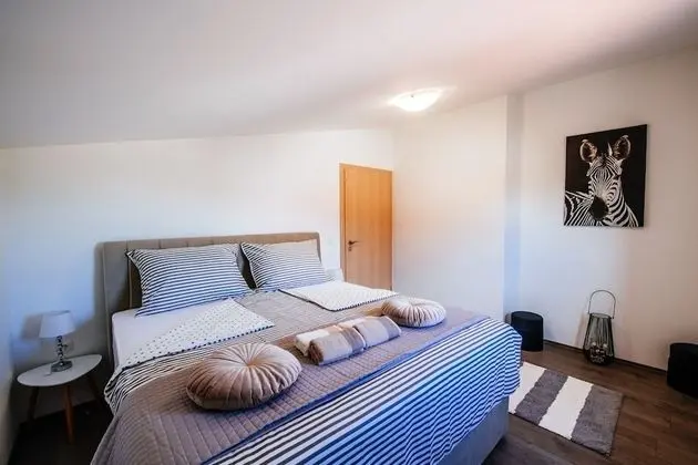 Design Villa, 5 Yatak Odası, Kişiye Özel Havuzlu, Bahçe Manzaralı