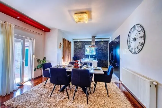 Design Villa, 5 Yatak Odası, Kişiye Özel Havuzlu, Bahçe Manzaralı