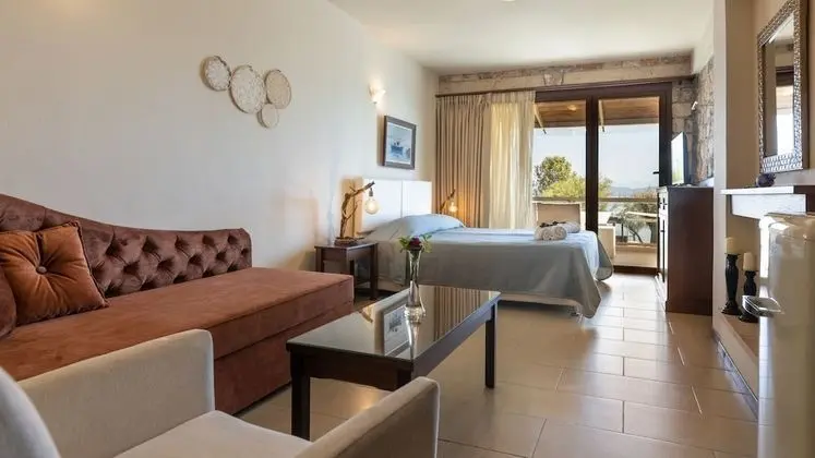 Oda, Deniz Manzaralı (1st floor, stair access only)